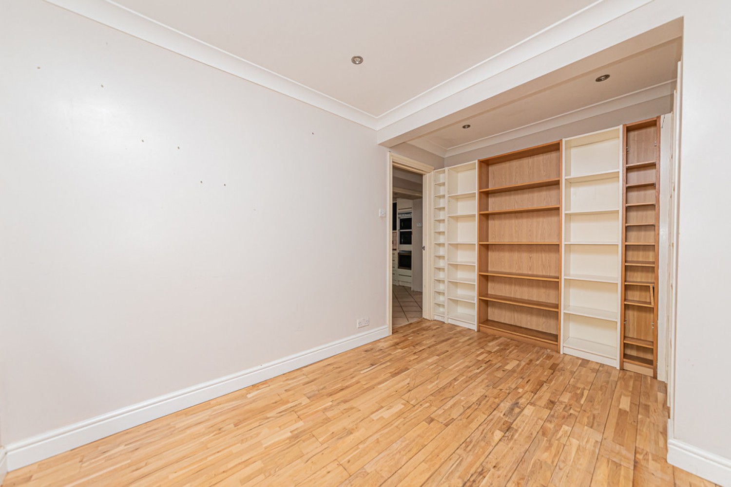 5 bedroom House in Trenton Close, Frimley