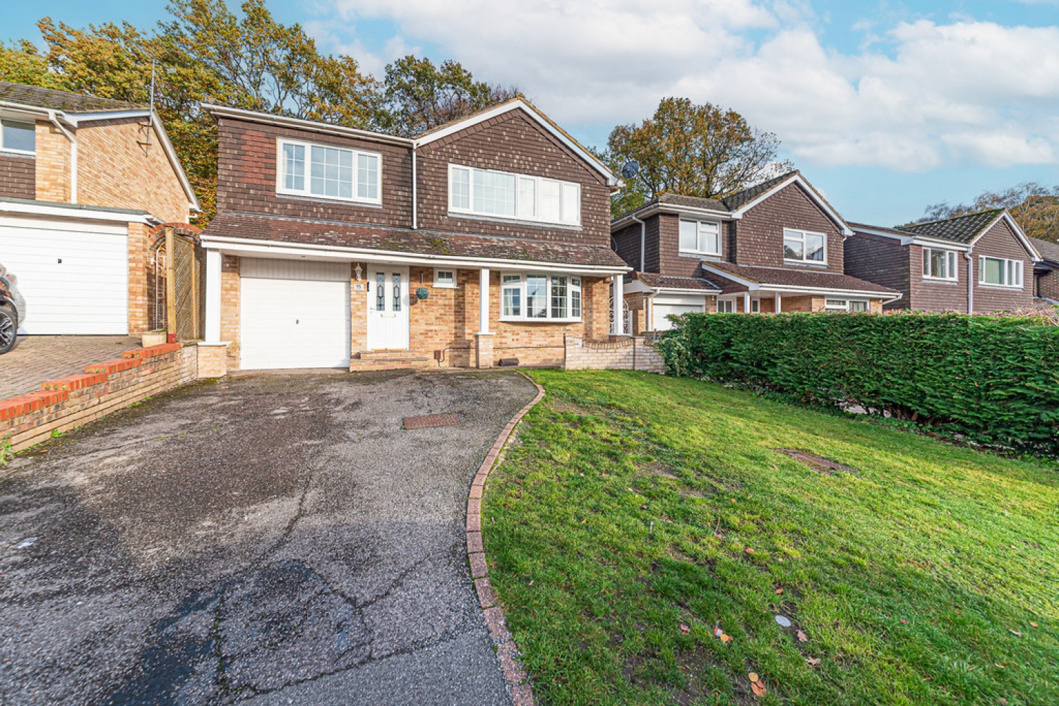 5 bedroom House in Trenton Close, Frimley