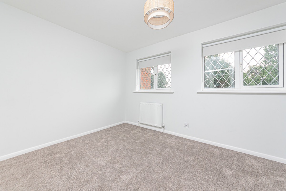 Ivy Drive, Lightwater