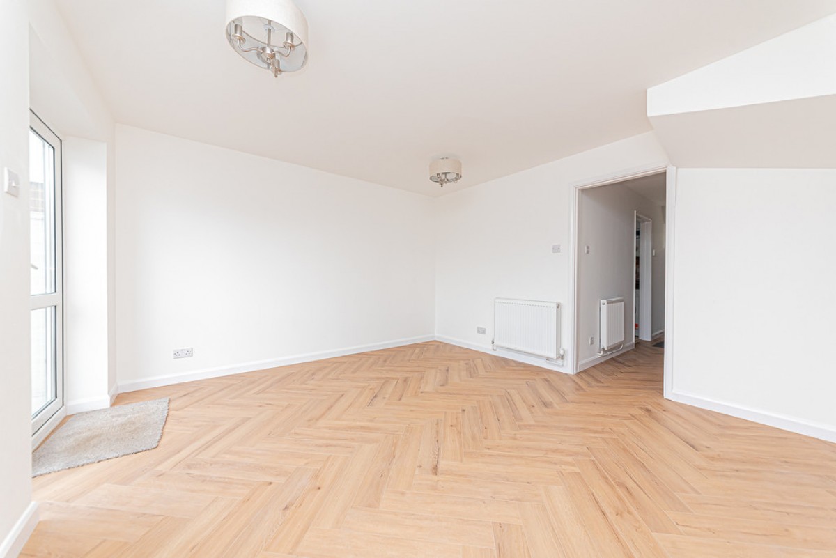 Ivy Drive, Lightwater