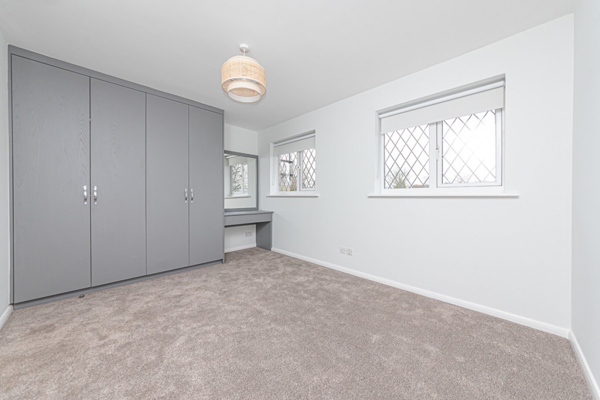 Ivy Drive, Lightwater