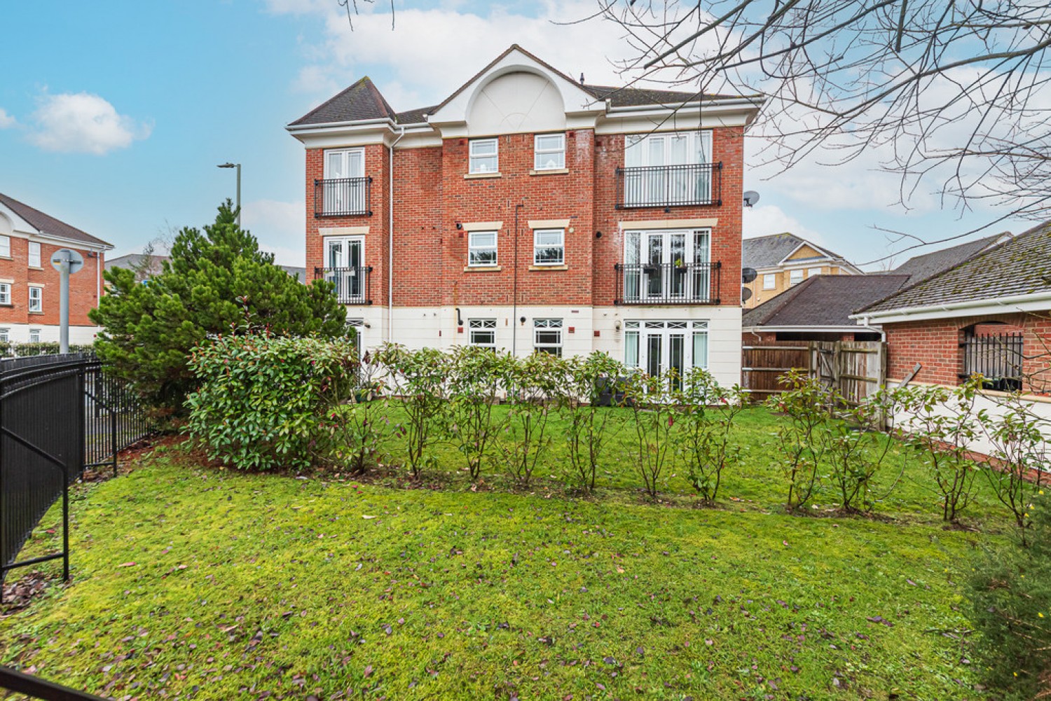 2 bedroom Flat for Letting Stickle Down, Deepcut