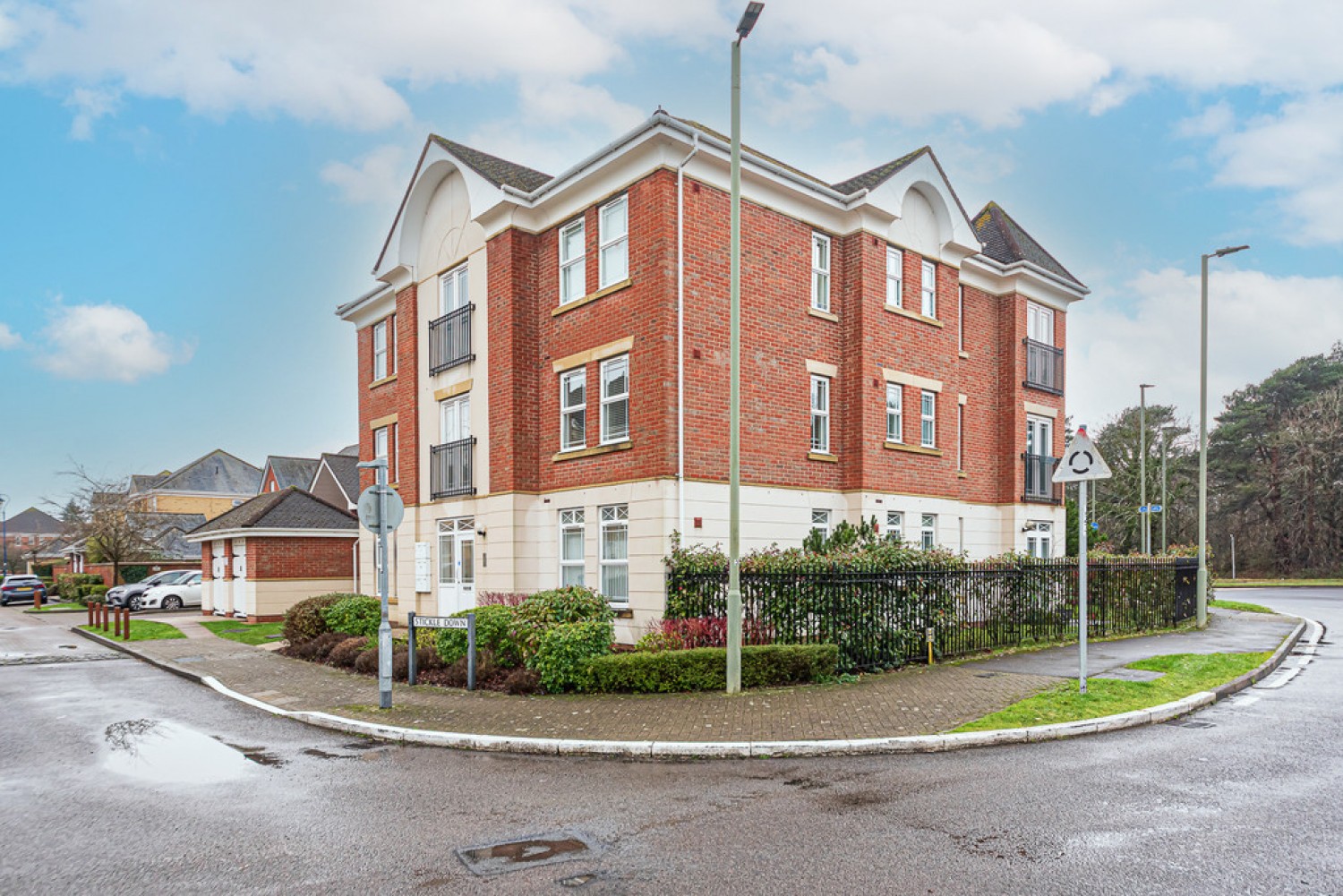 2 bedroom Flat for Letting Stickle Down, Deepcut