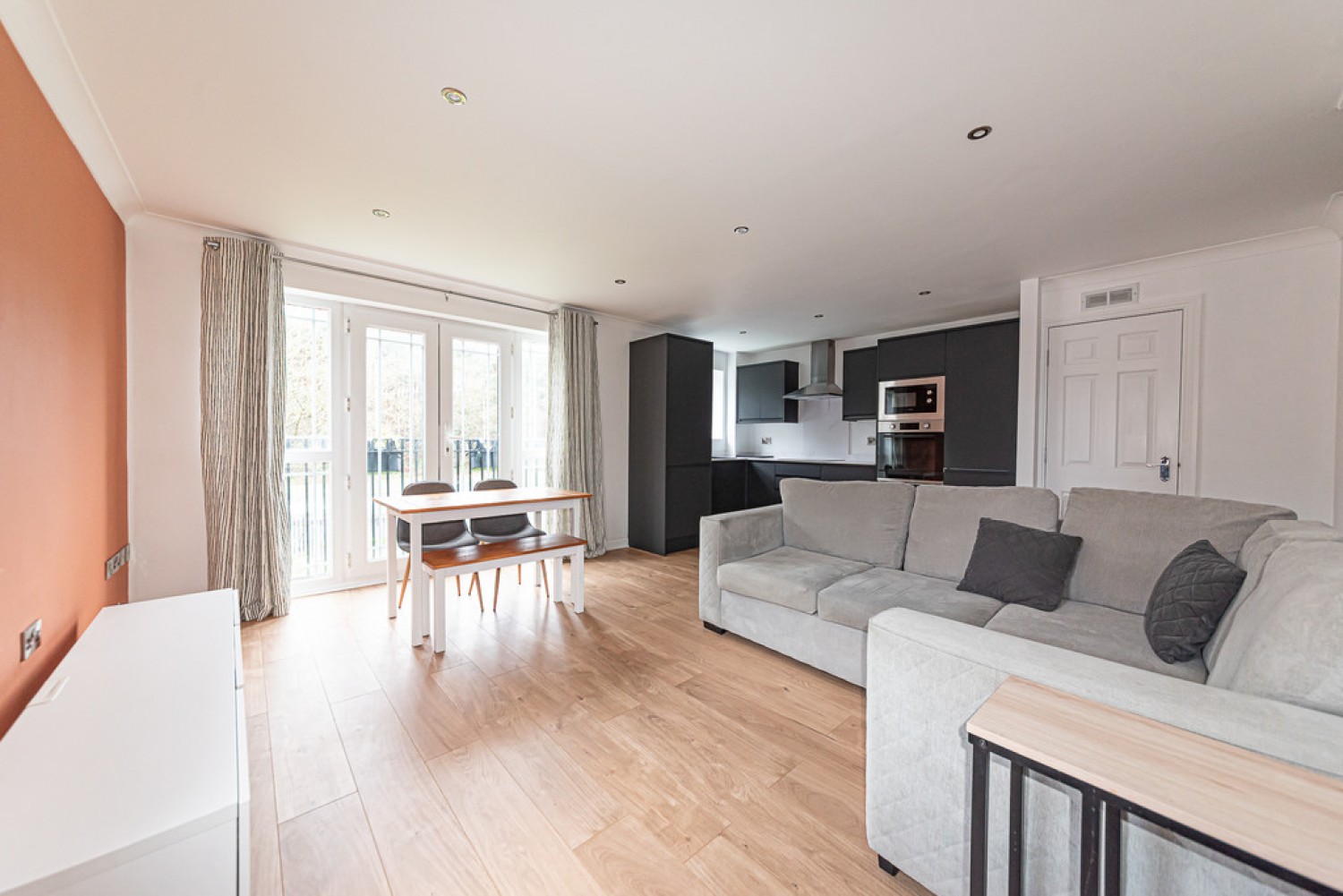 2 bedroom Flat for Letting Stickle Down, Deepcut