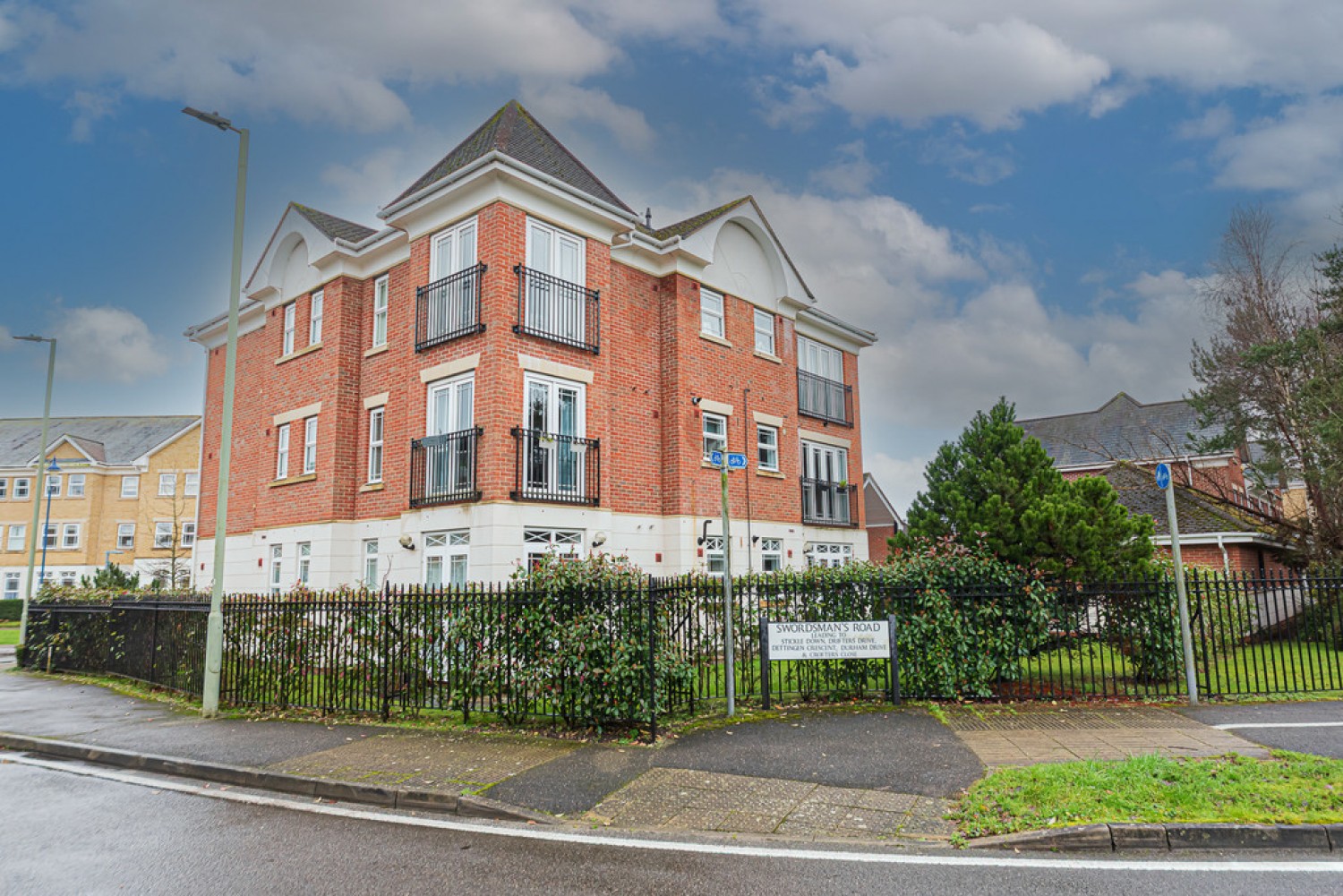 2 bedroom Flat for Letting Stickle Down, Deepcut