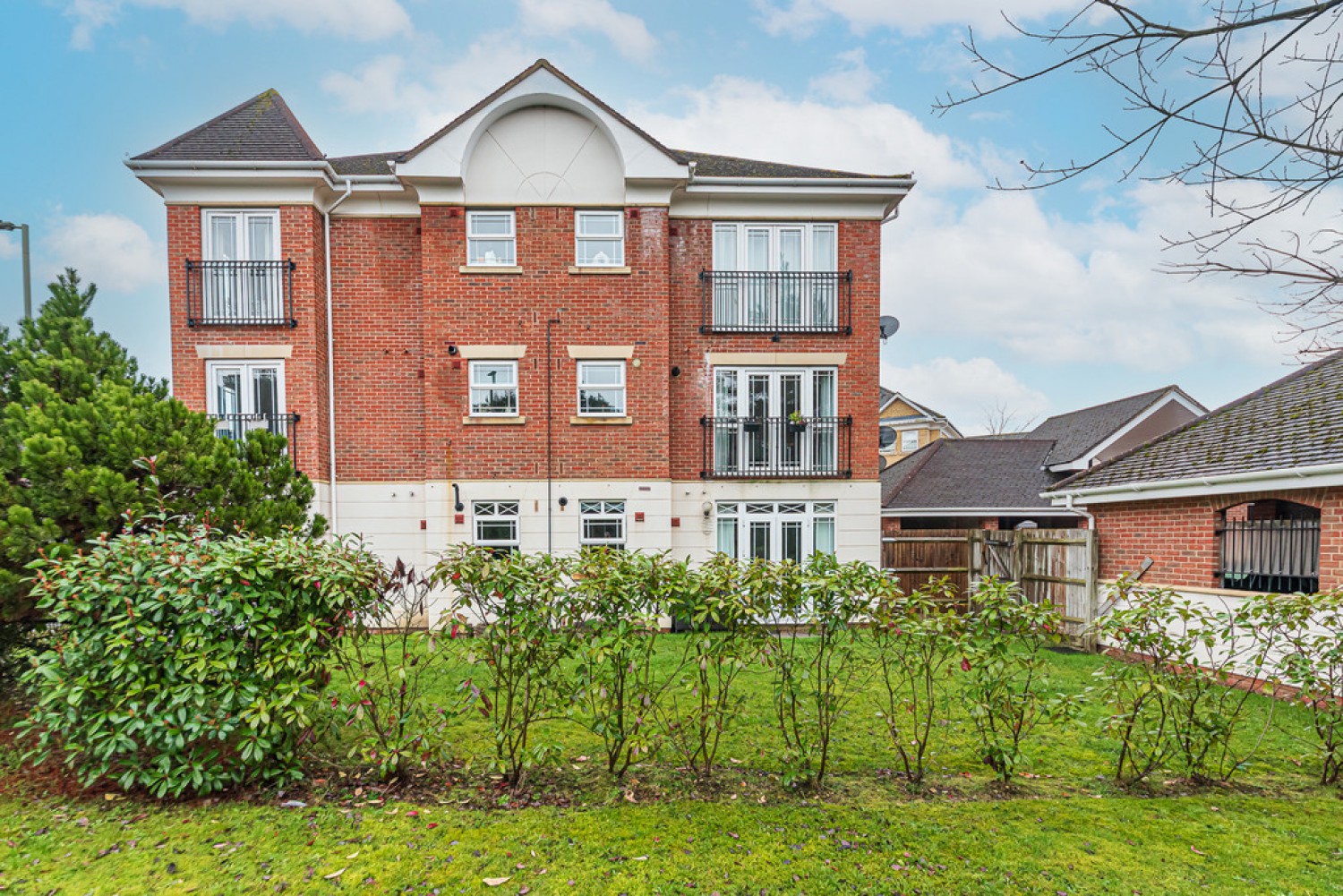 2 bedroom Flat for Letting Stickle Down, Deepcut