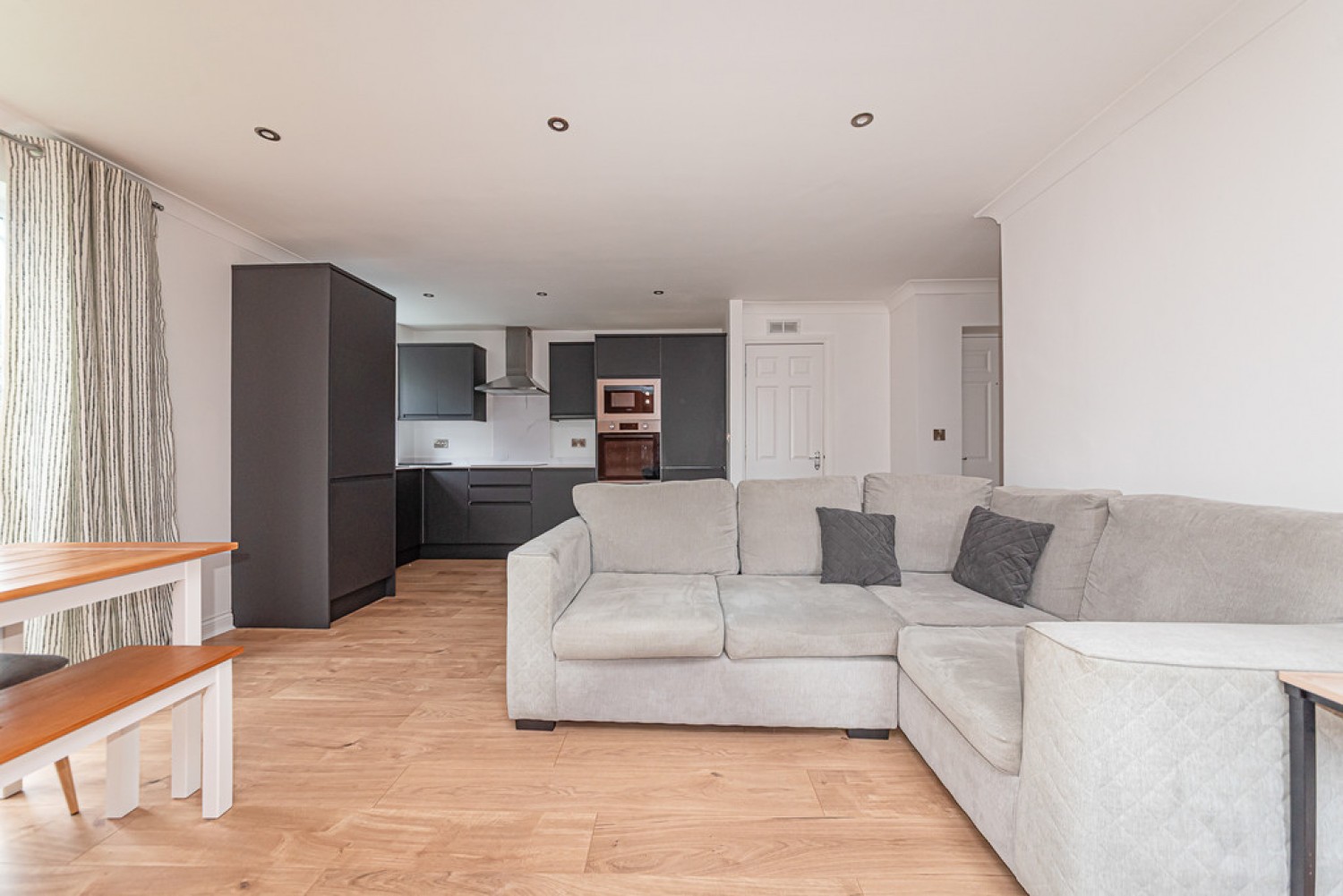 2 bedroom Flat for Letting Stickle Down, Deepcut