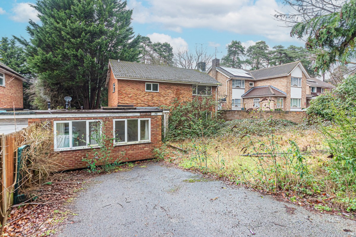 Roundway, Camberley