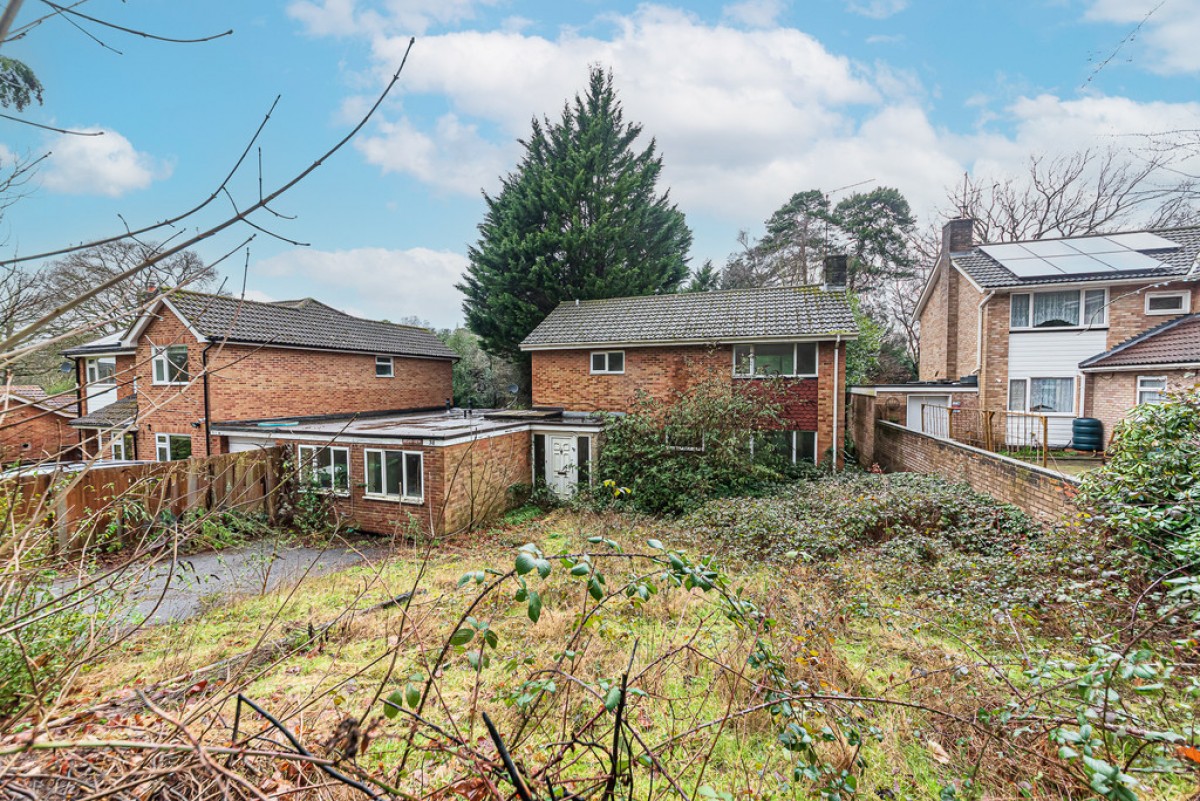 Roundway, Camberley