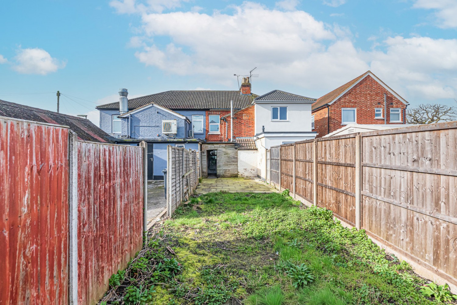 2 bedroom House for Sale Mytchett Road