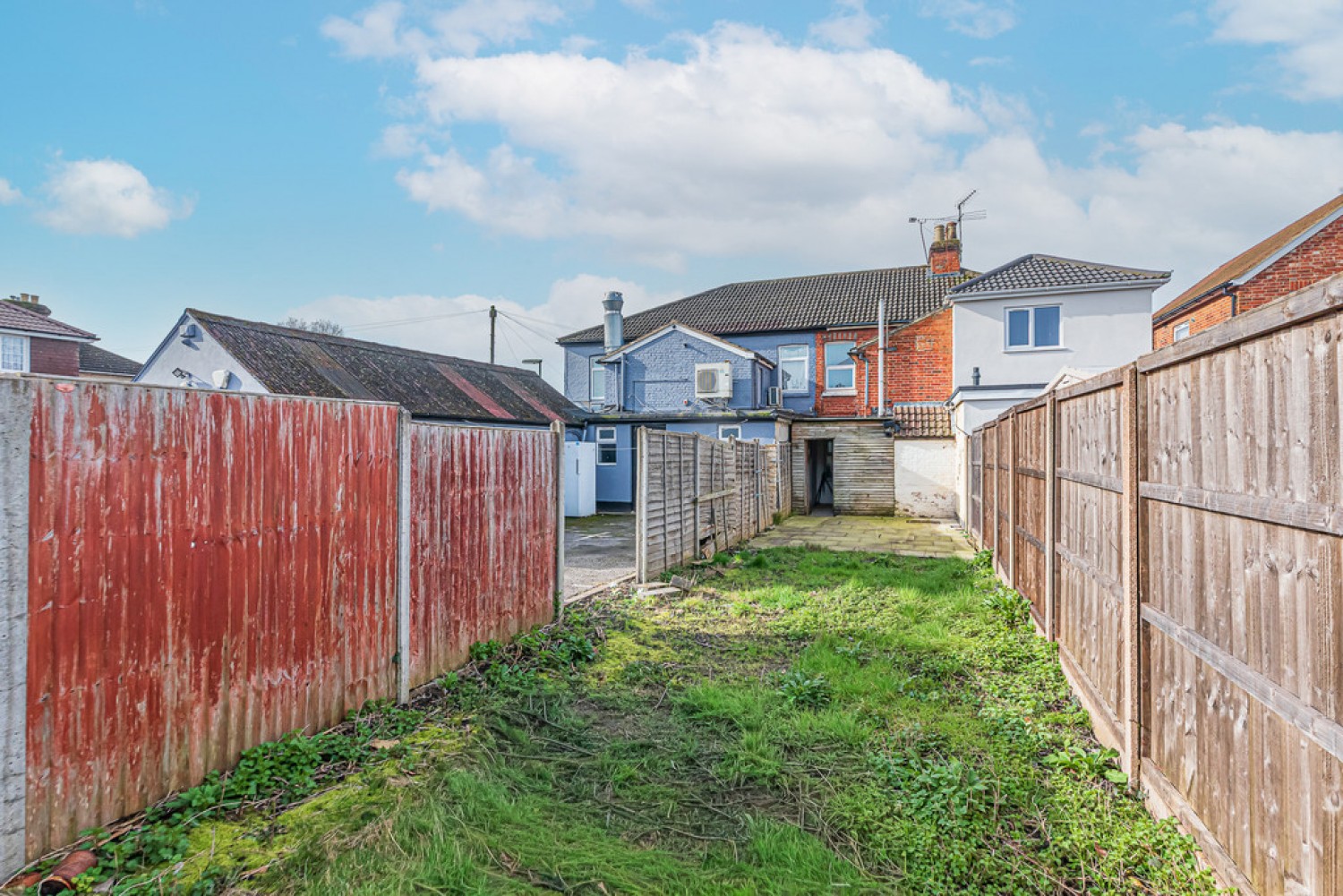 2 bedroom House for Sale Mytchett Road