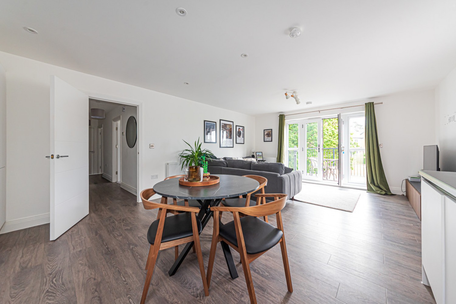 2 bedroom Flat for Letting Johnstone Close, Bracknell