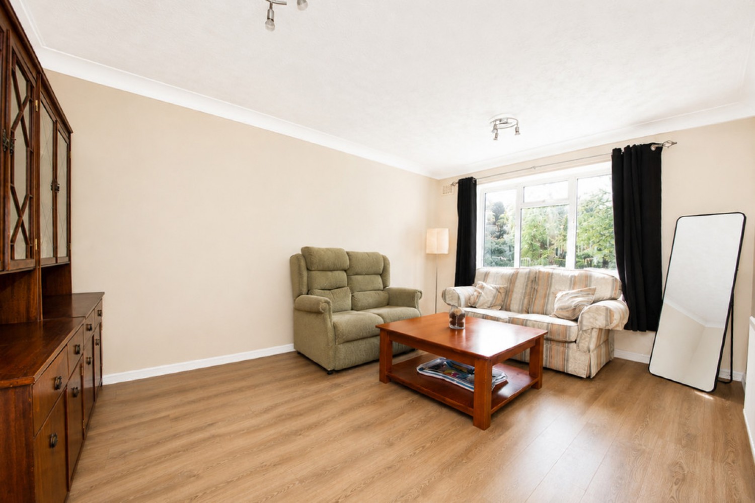 3 bedroom Flat for Sale Abbey Court, Camberley