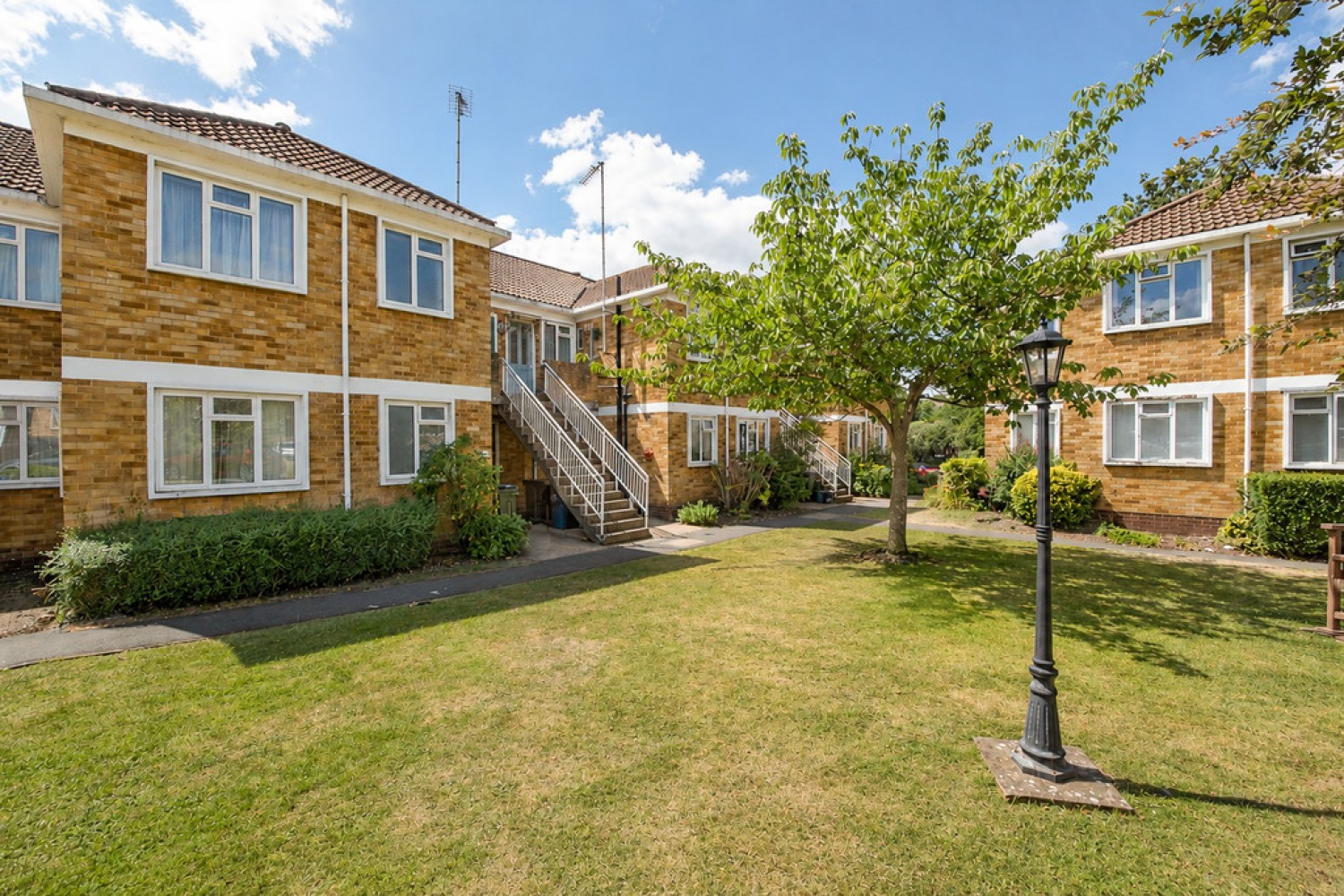 3 bedroom Flat for Sale Abbey Court, Camberley