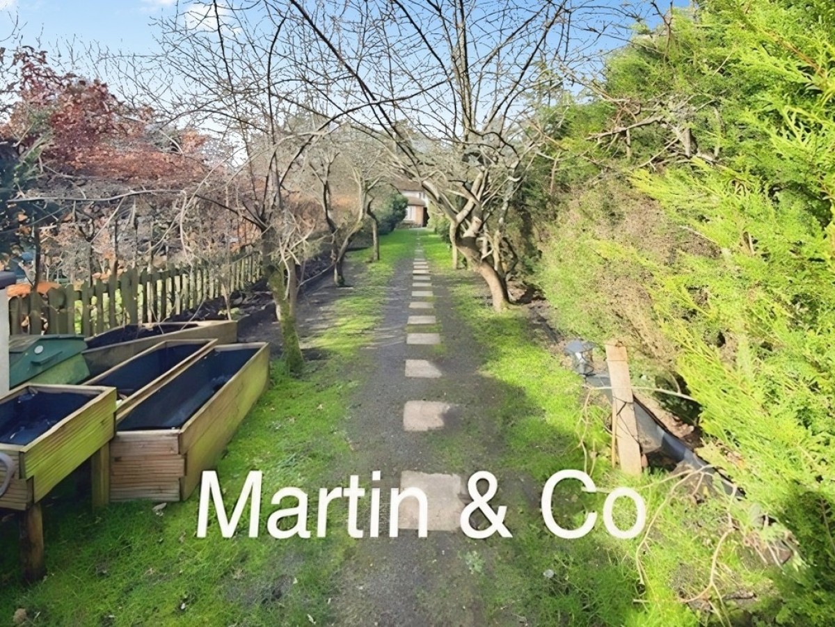 High Road, Chipstead, CR5 3SE