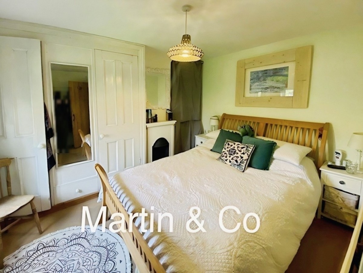 High Road, Chipstead, CR5 3SE