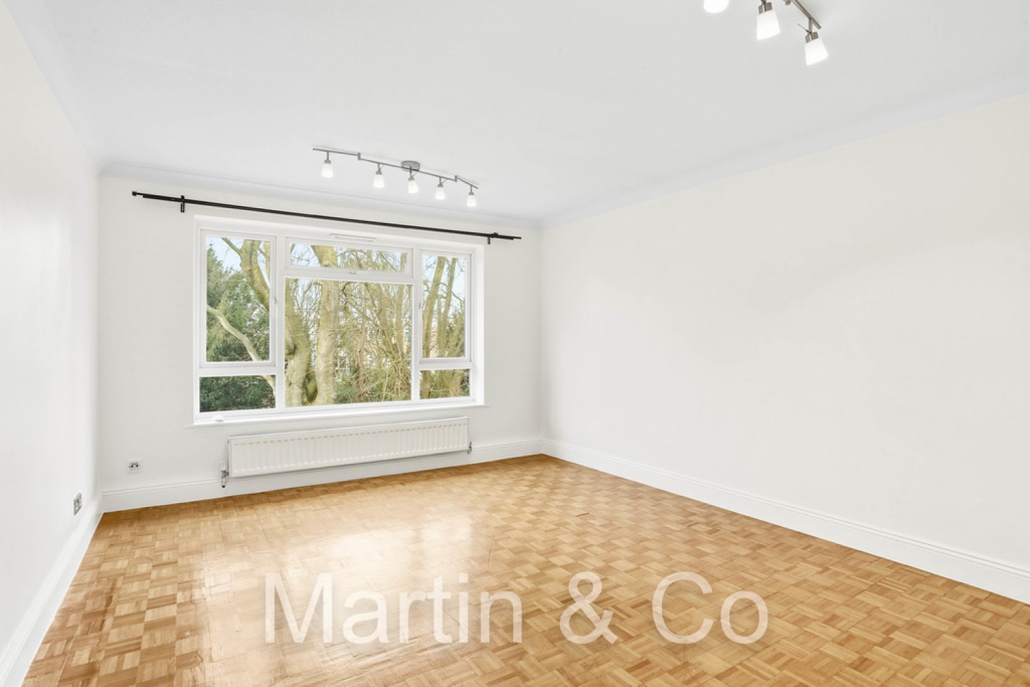 2 bedroom Flat in Brighton Road, Sutton, SM2