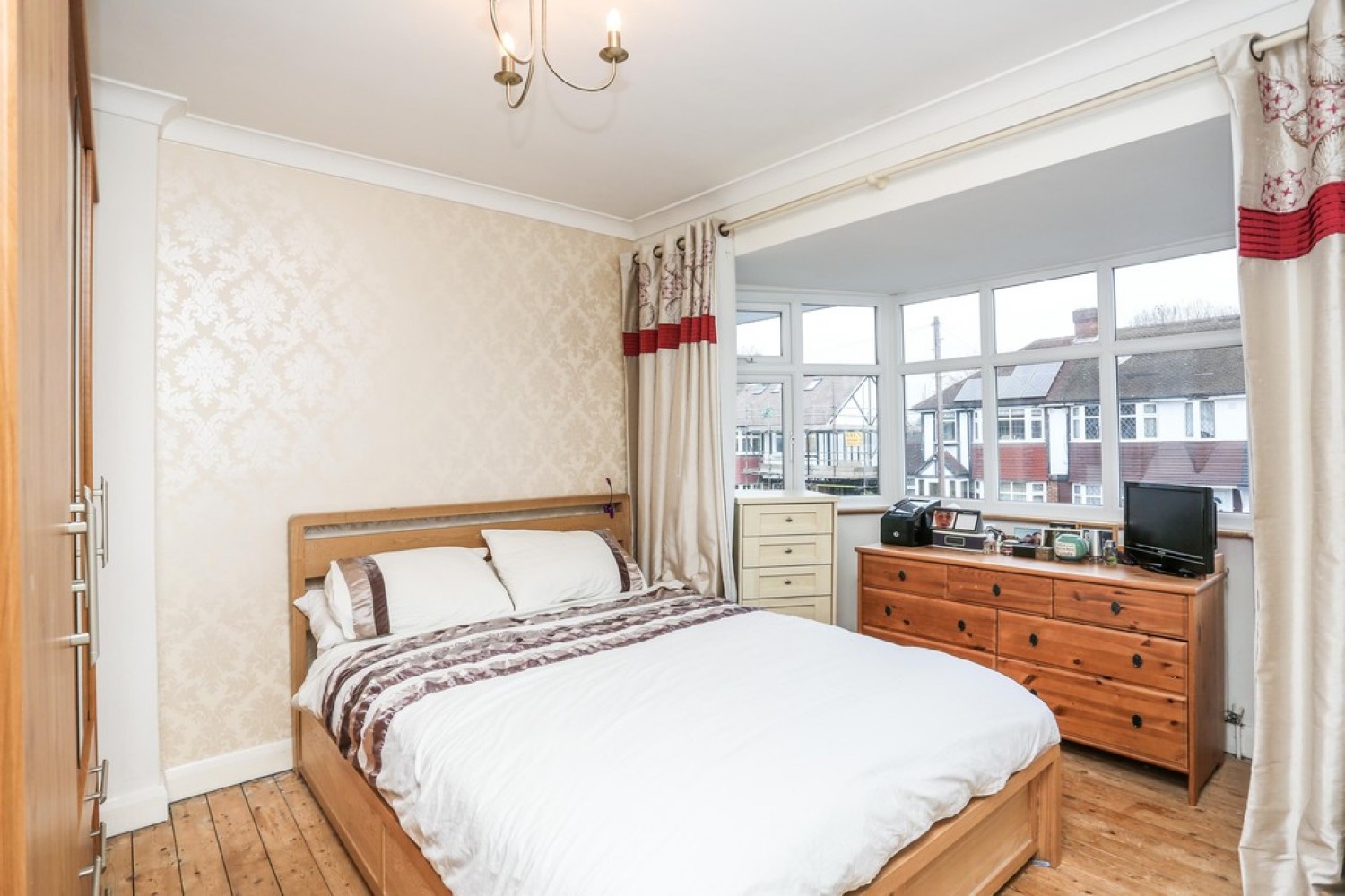 3 bedroom House for Sale Aragon Road, Morden,SM4