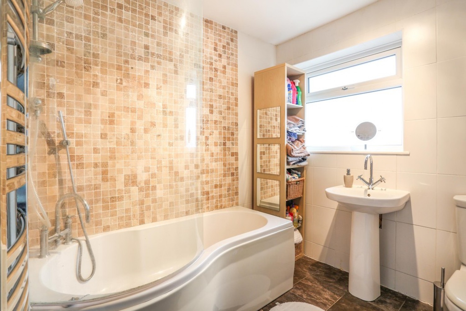 3 bedroom House for Sale Aragon Road, Morden,SM4