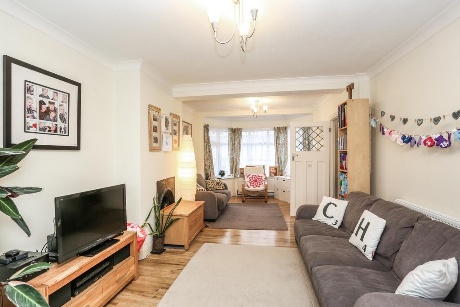 3 bedroom House for Sale Aragon Road, Morden,SM4