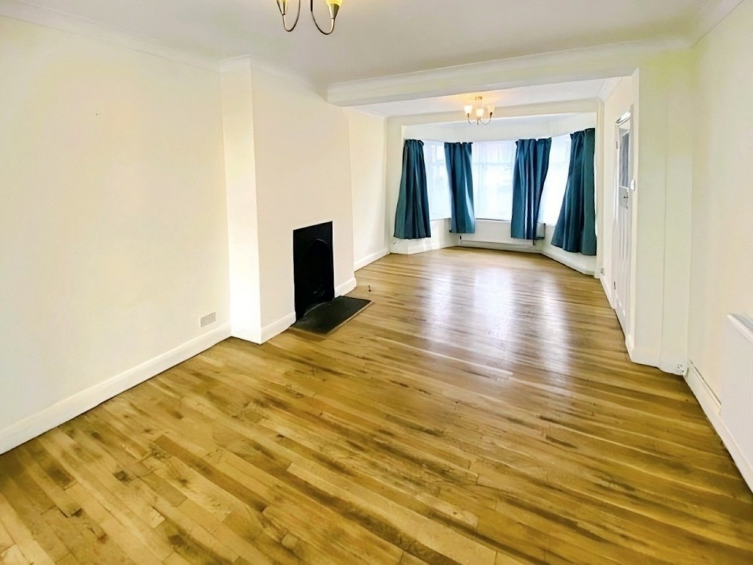 3 bedroom House for Sale Aragon Road, Morden,SM4