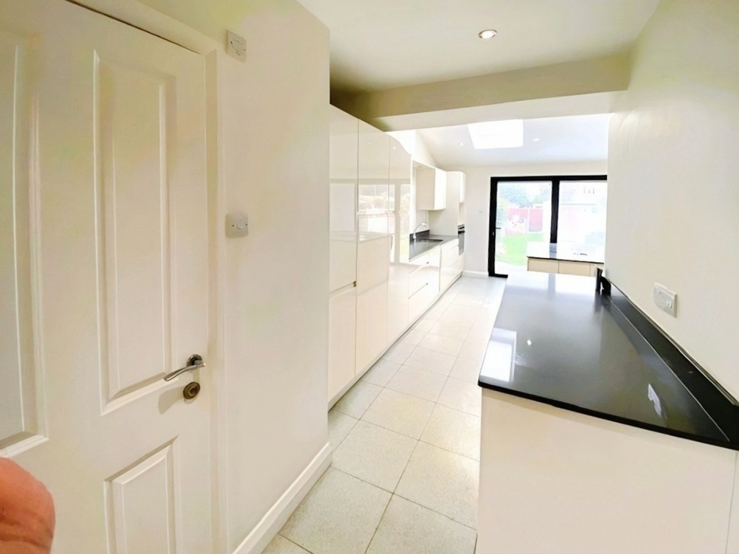 3 bedroom House for Sale Aragon Road, Morden,SM4