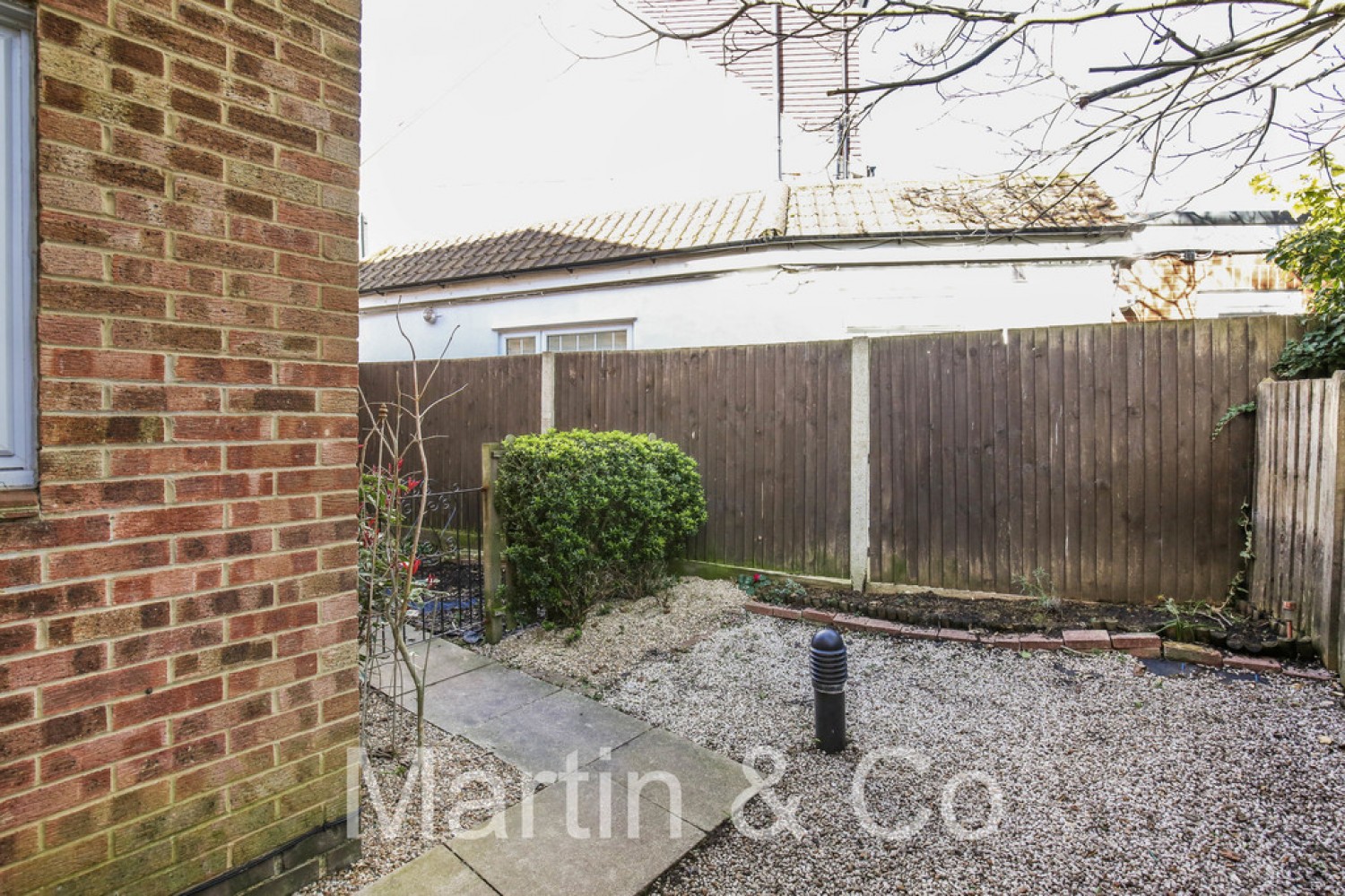 2 bedroom House for Sale Ash Road, Sutton, SM3