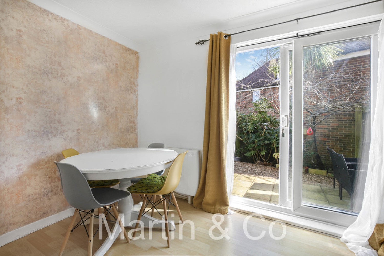 2 bedroom House for Sale Ash Road, Sutton, SM3