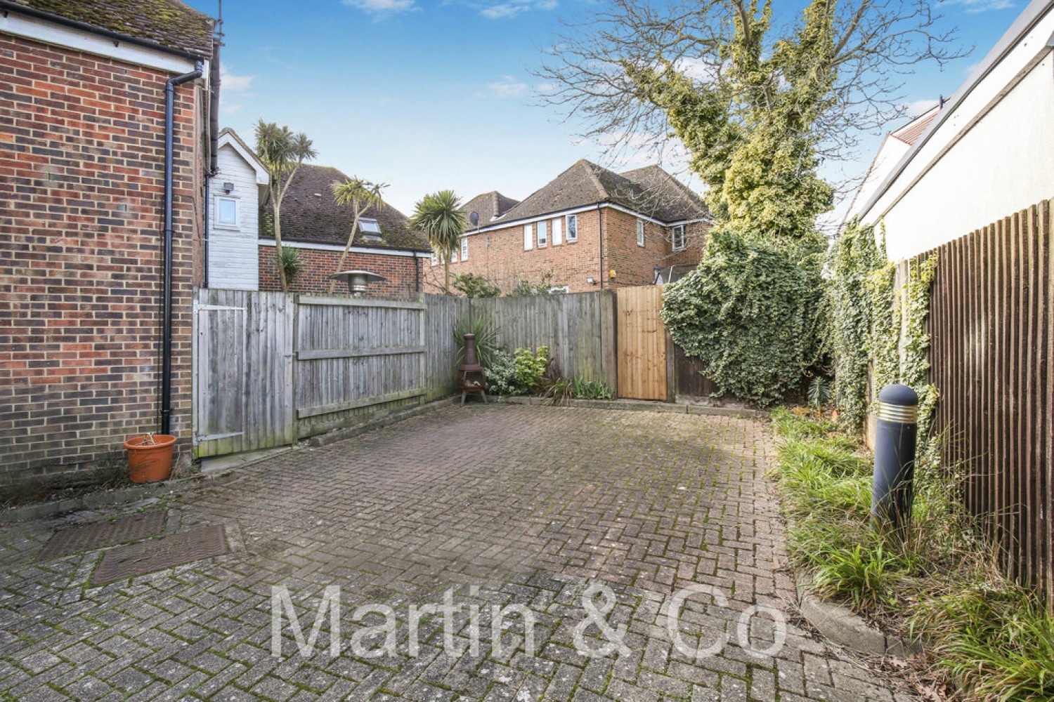 2 bedroom House for Sale Ash Road, Sutton, SM3