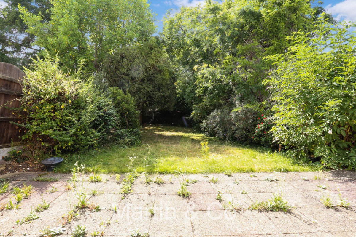 Leslie Gardens, Sutton, SM2