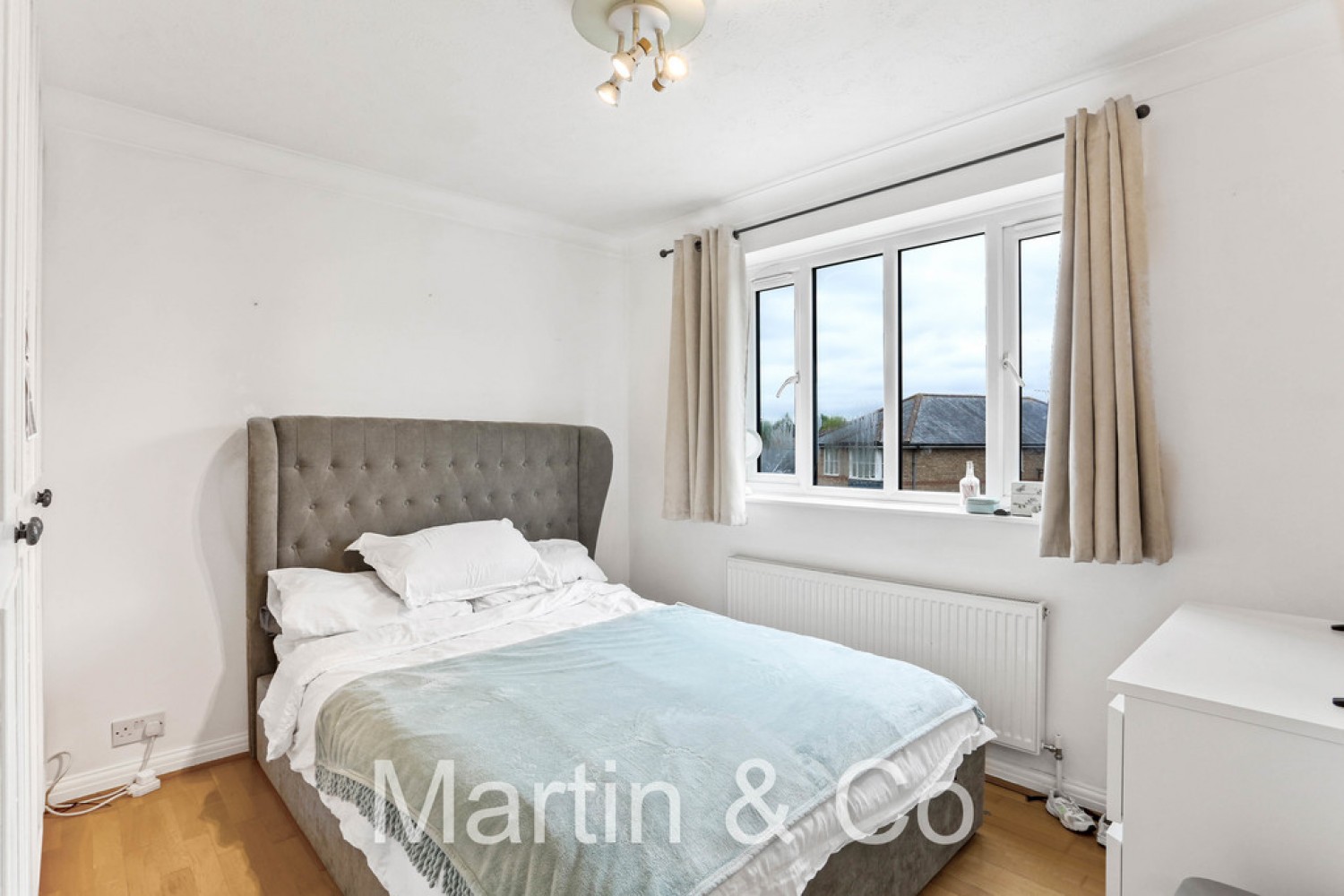 2 bedroom Flat for Sale Kirk Rise, Sutton, SM1