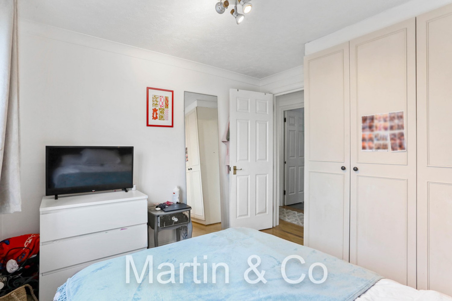 2 bedroom Flat for Sale Kirk Rise, Sutton, SM1