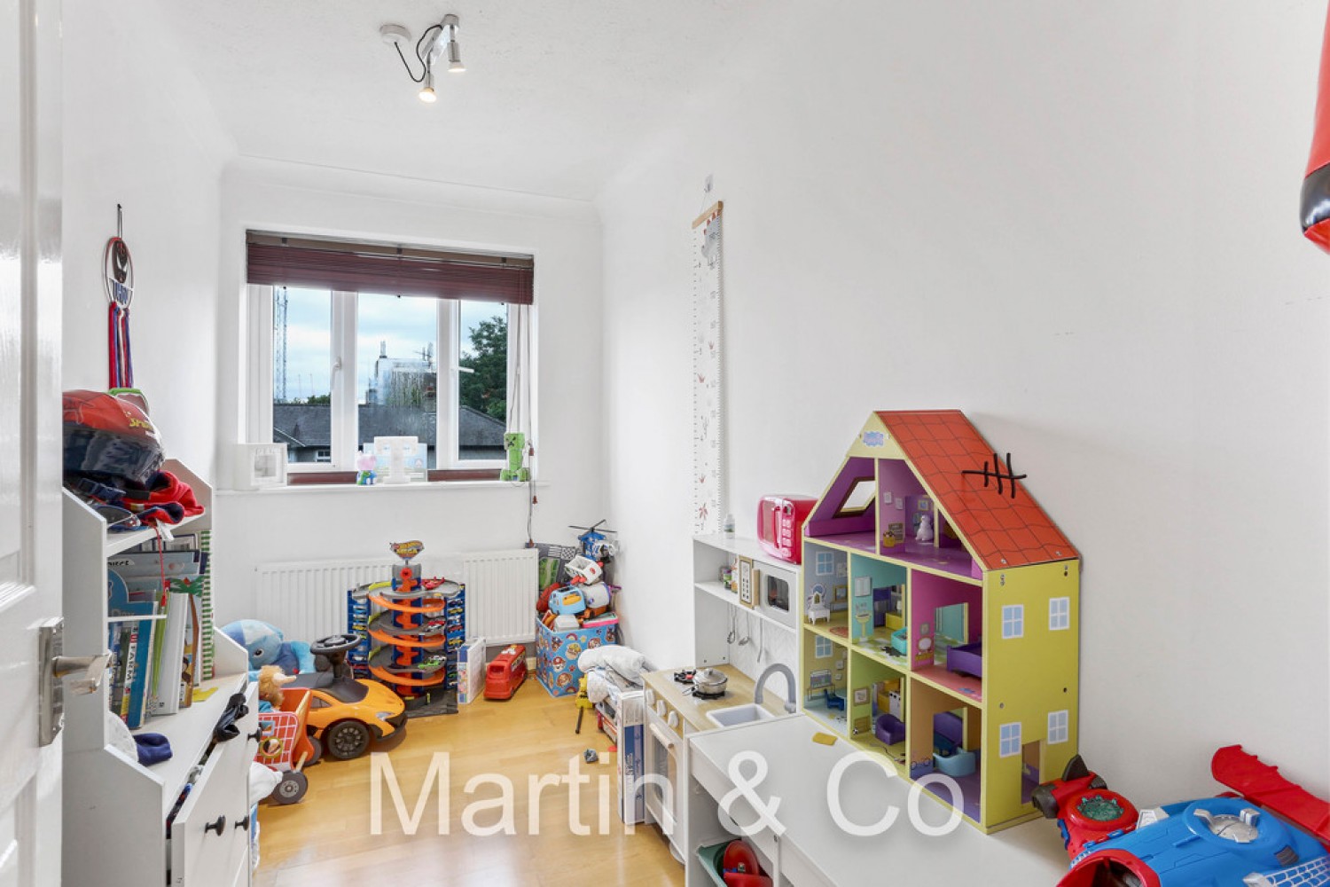 2 bedroom Flat for Sale Kirk Rise, Sutton, SM1