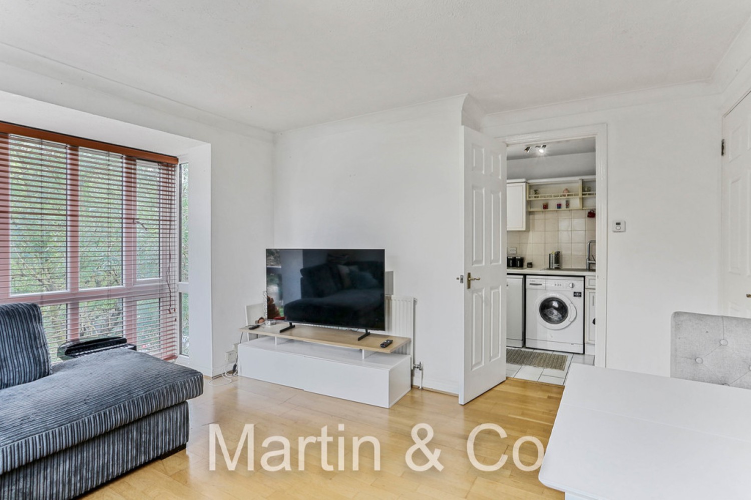 2 bedroom Flat for Sale Kirk Rise, Sutton, SM1