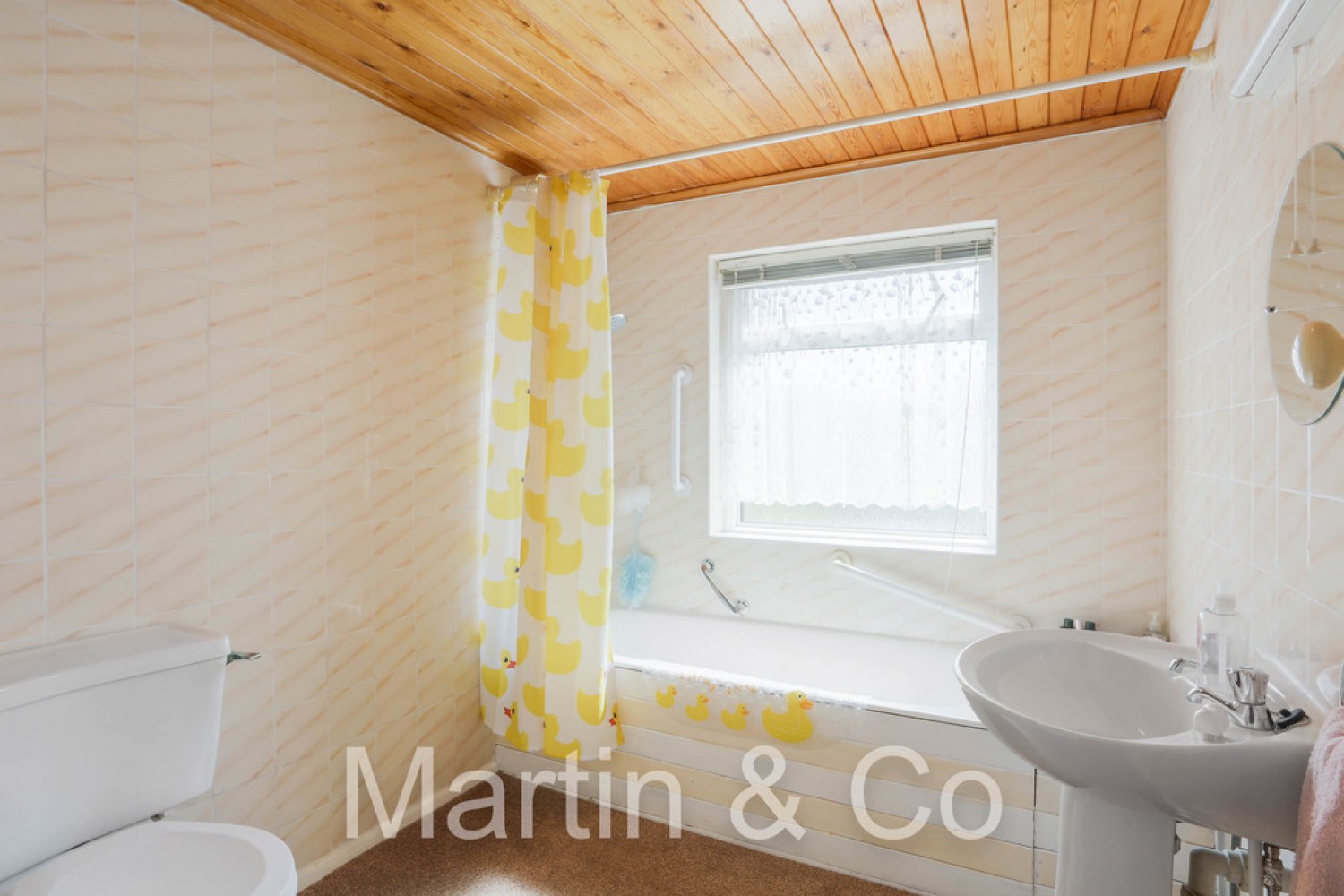 3 bedroom House for Sale Ash Road, Sutton, Cheam, SM3