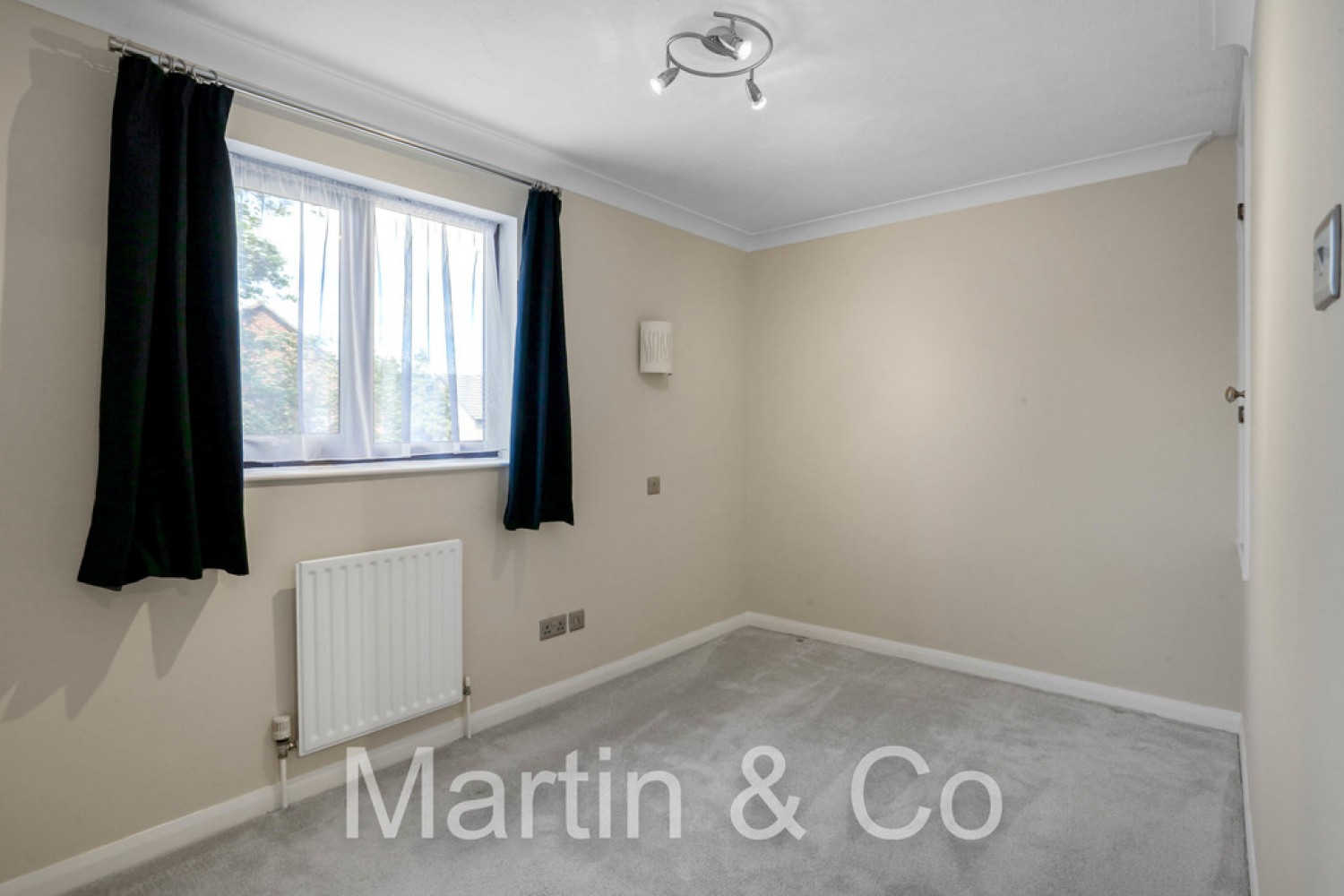 2 bedroom House for Letting Connaught Gardens, Morden, SM4