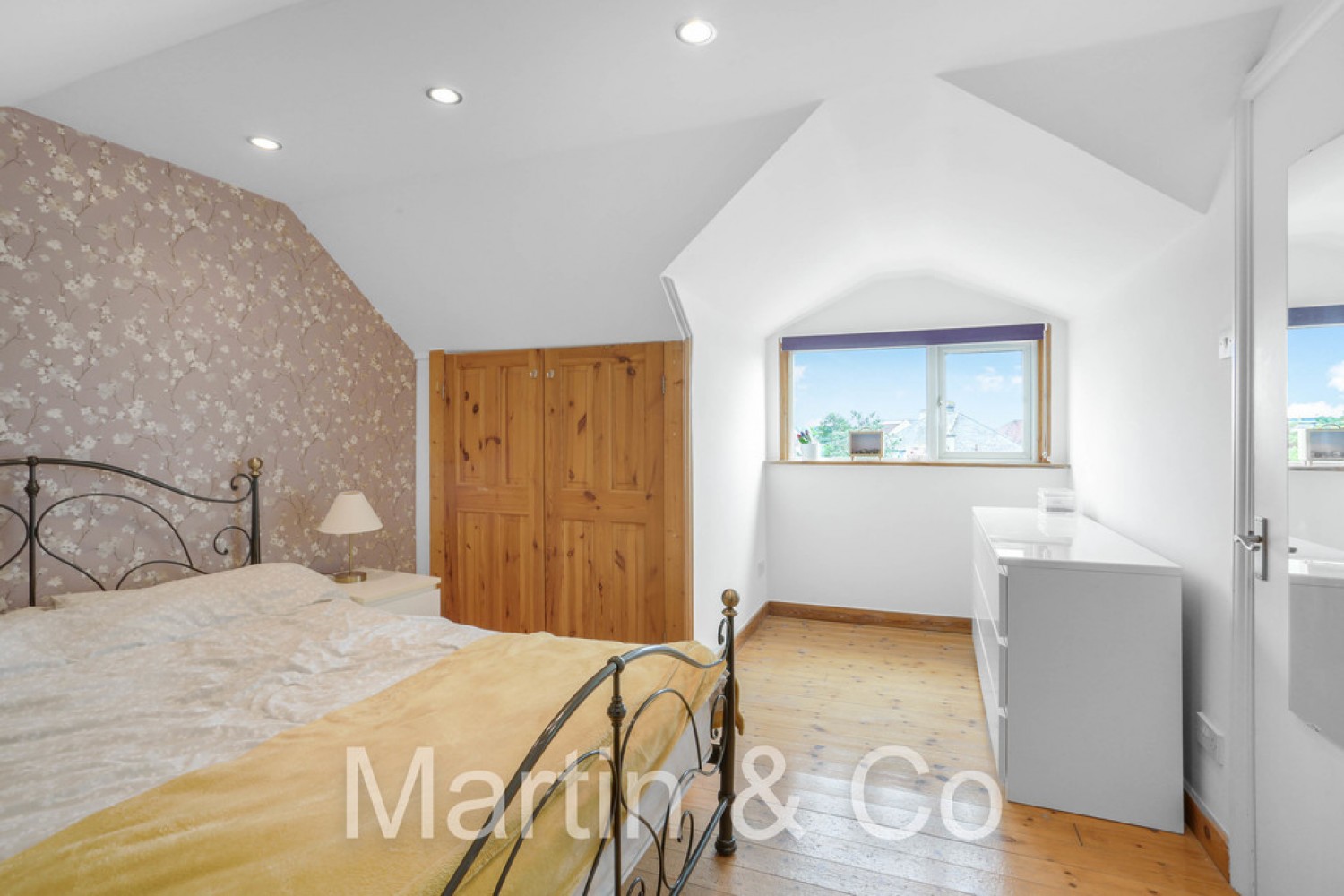 4 bedroom House for Sale Ash Road, Sutton, Cheam, SM3