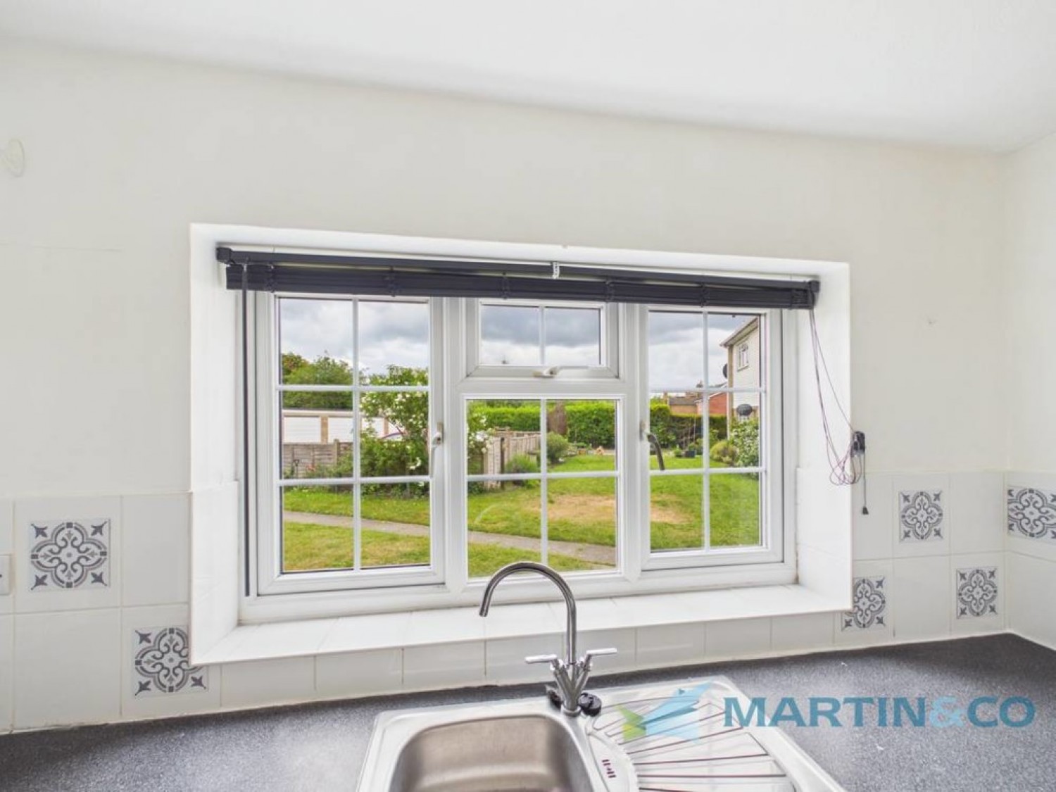2 bedroom Flat for Letting Cramptons Road