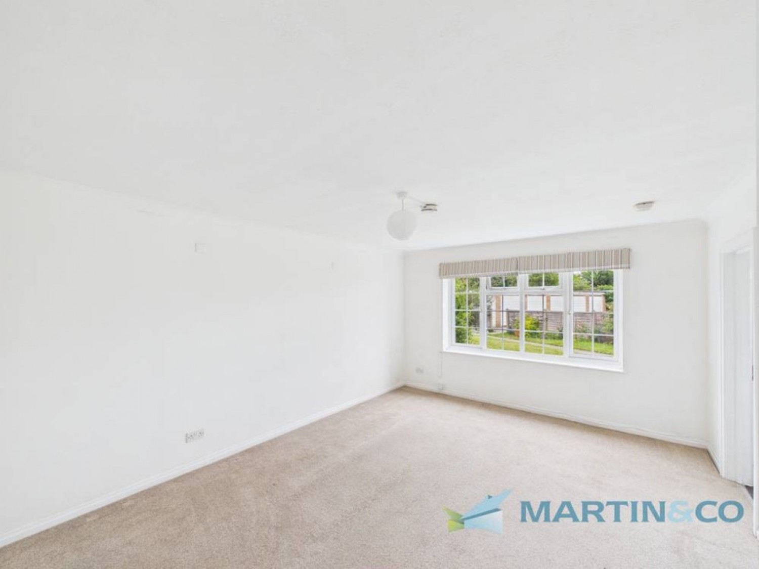 2 bedroom Flat for Letting Cramptons Road