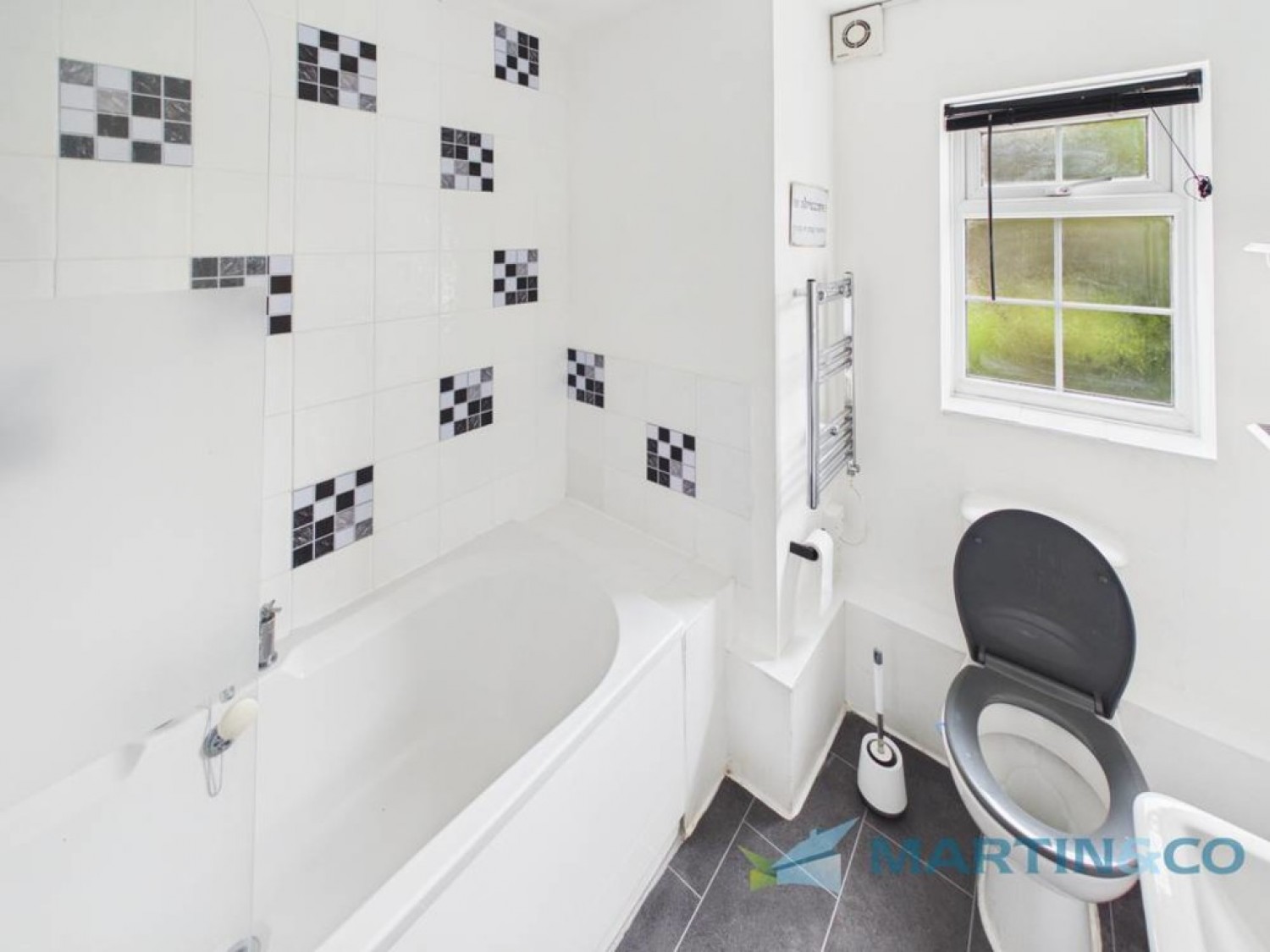 2 bedroom Flat for Letting Cramptons Road