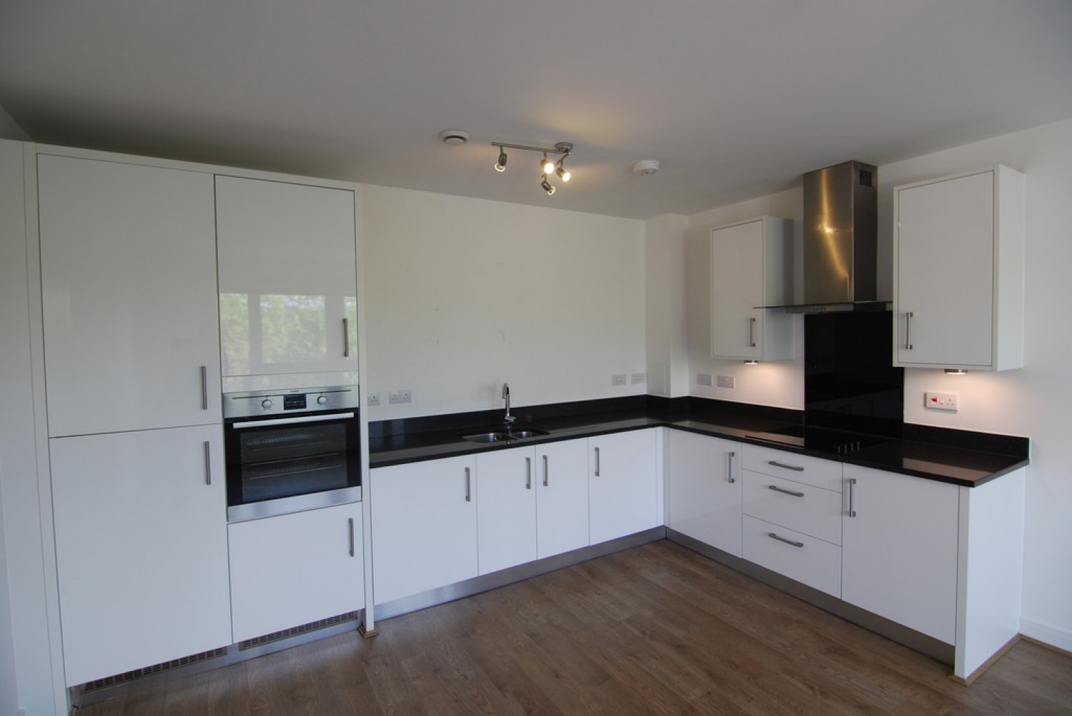 2 bedroom Flat for Sale Sovereign Way, Tonbridge