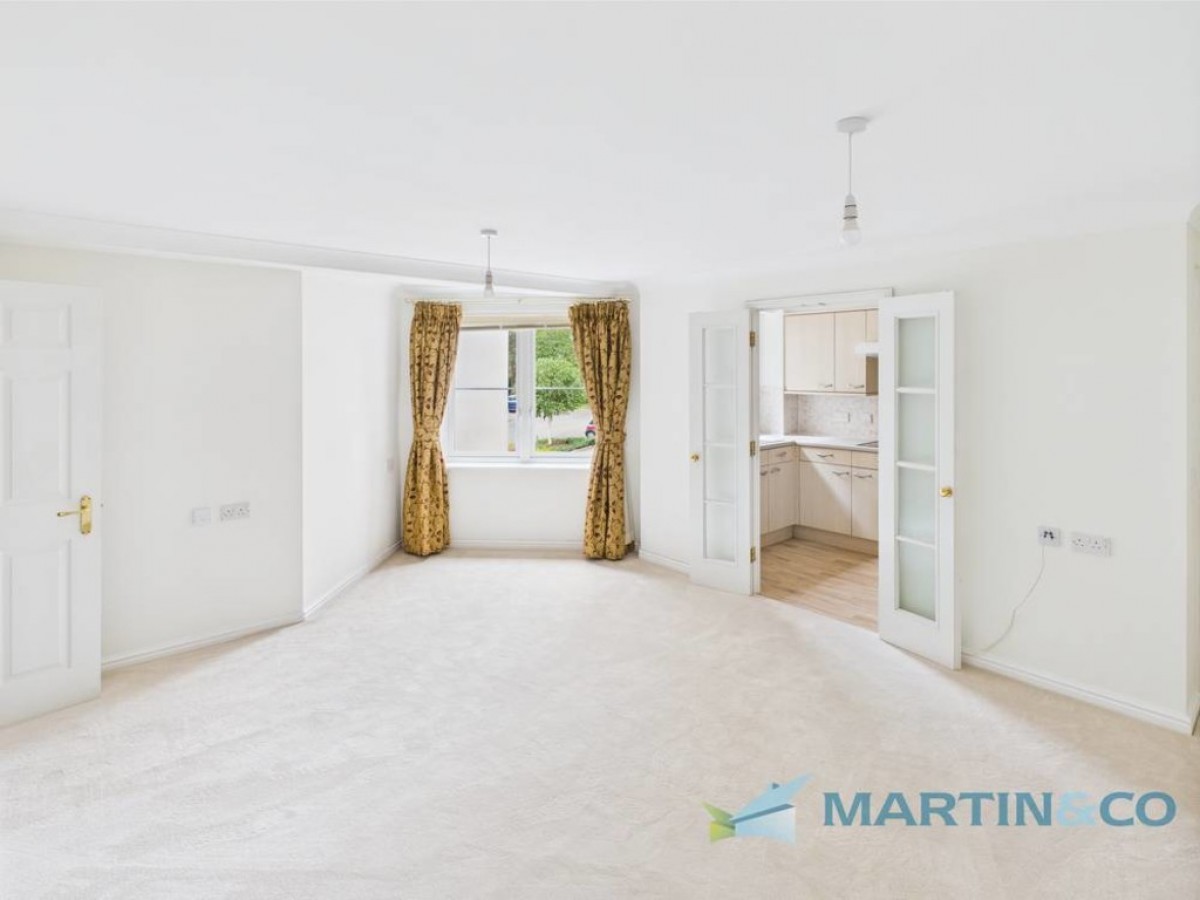 Castle Court, Hadlow Road