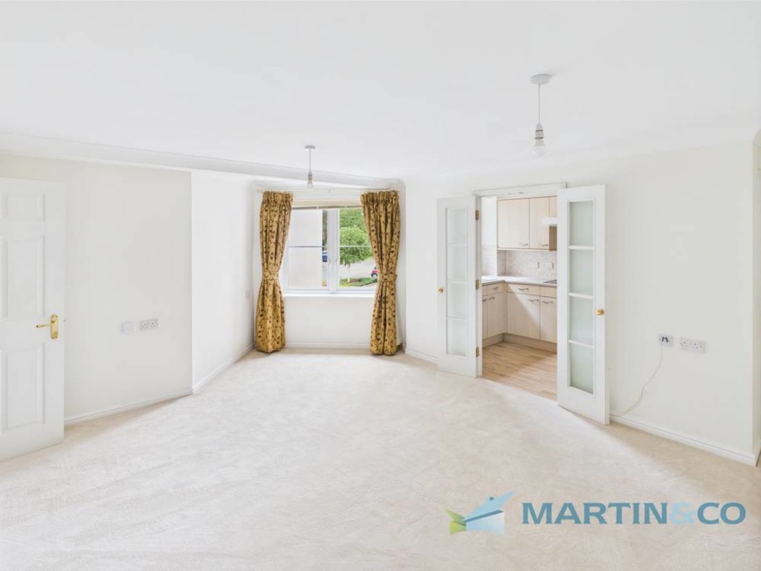 Castle Court, Hadlow Road