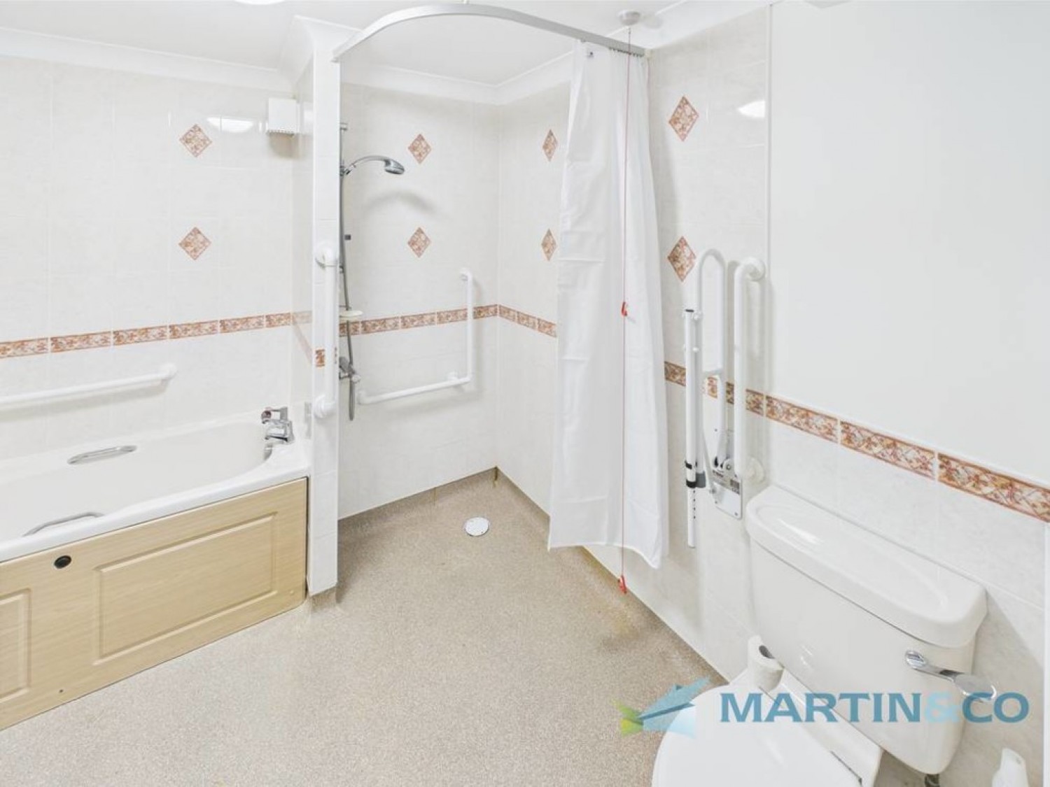 Castle Court, Hadlow Road