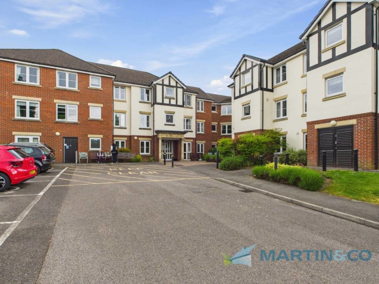 Castle Court, Hadlow Road