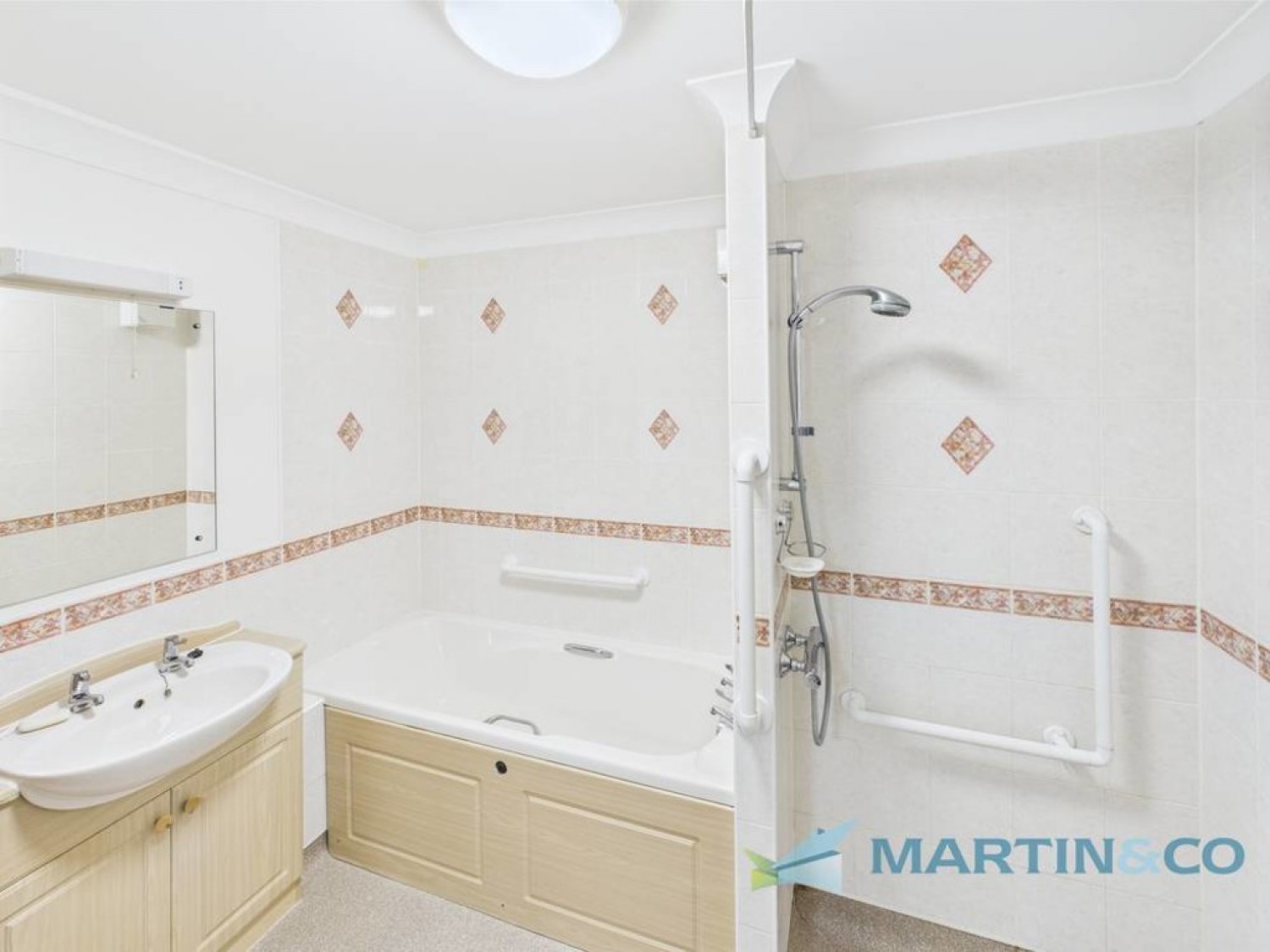 Castle Court, Hadlow Road