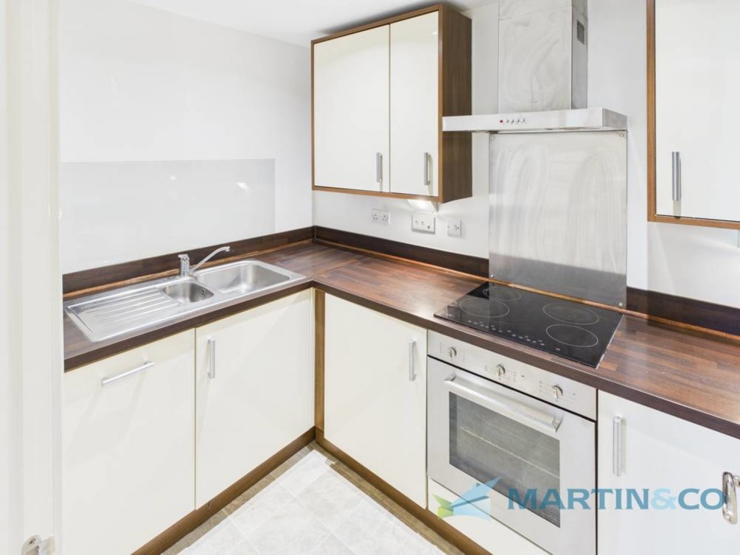 2 bedroom Flat in Medway Wharf Road, Tonbridge