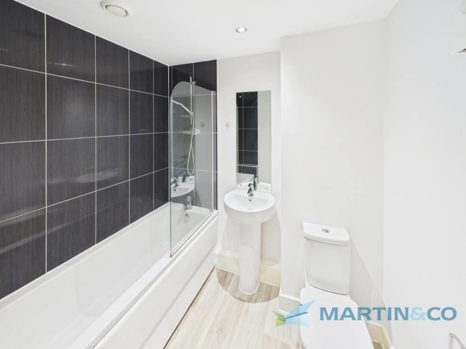 2 bedroom Flat in Medway Wharf Road, Tonbridge