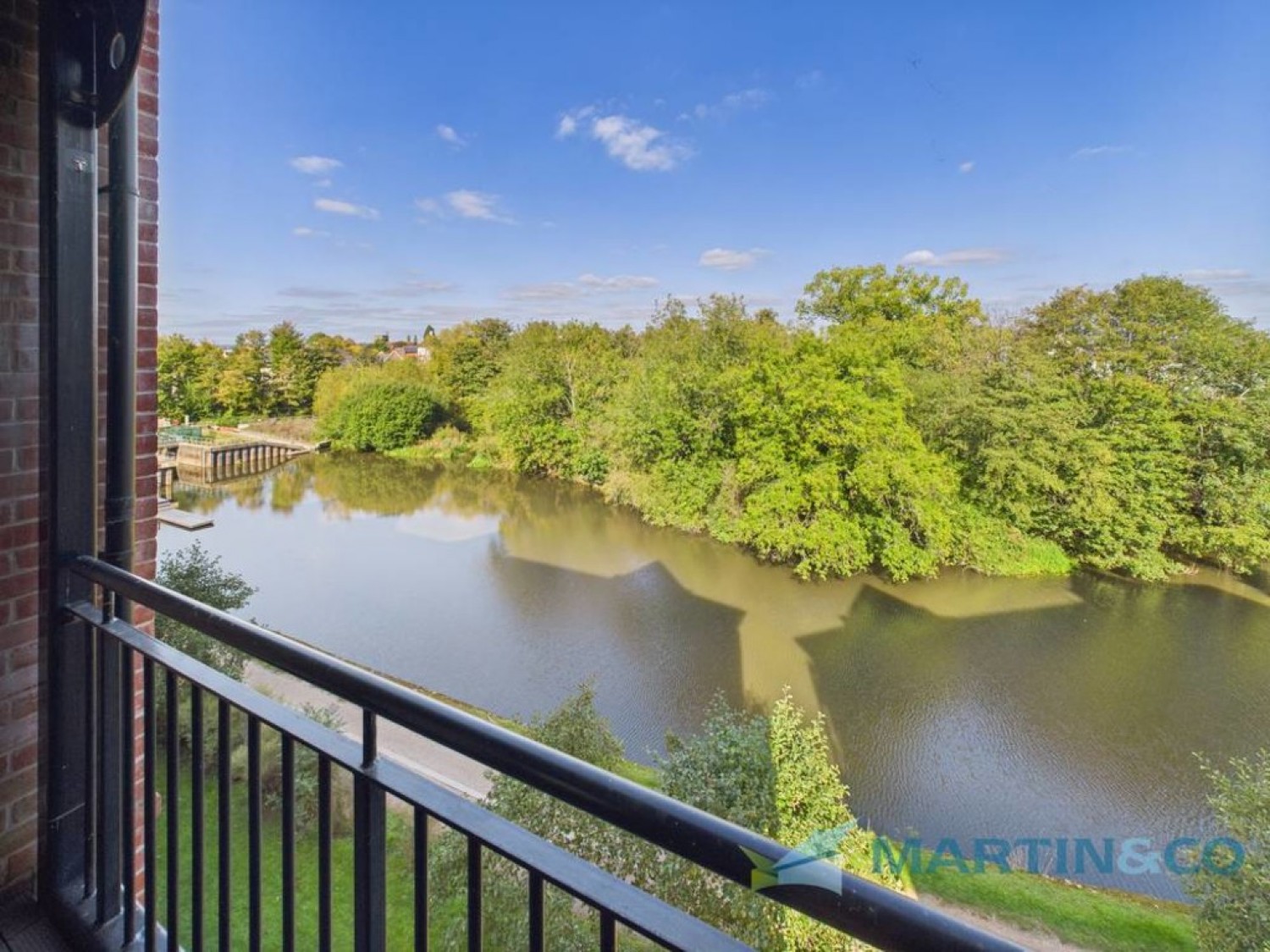 2 bedroom Flat in Medway Wharf Road, Tonbridge