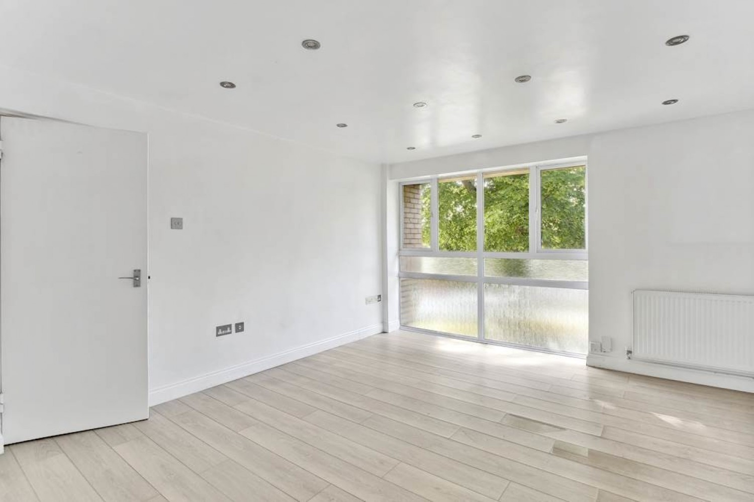 2 bedroom Flat for Letting Cypress Road, Upper Norwood